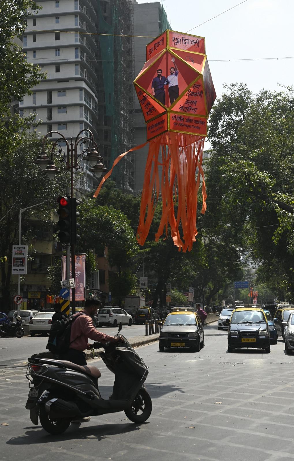 उद्धव और राज ठाकरे के बीच हाल के दिनों में बढ़ती नज़दीकियाँ राजनीतिक हलकों में चर्चा का विषय बनी हुई हैं. 